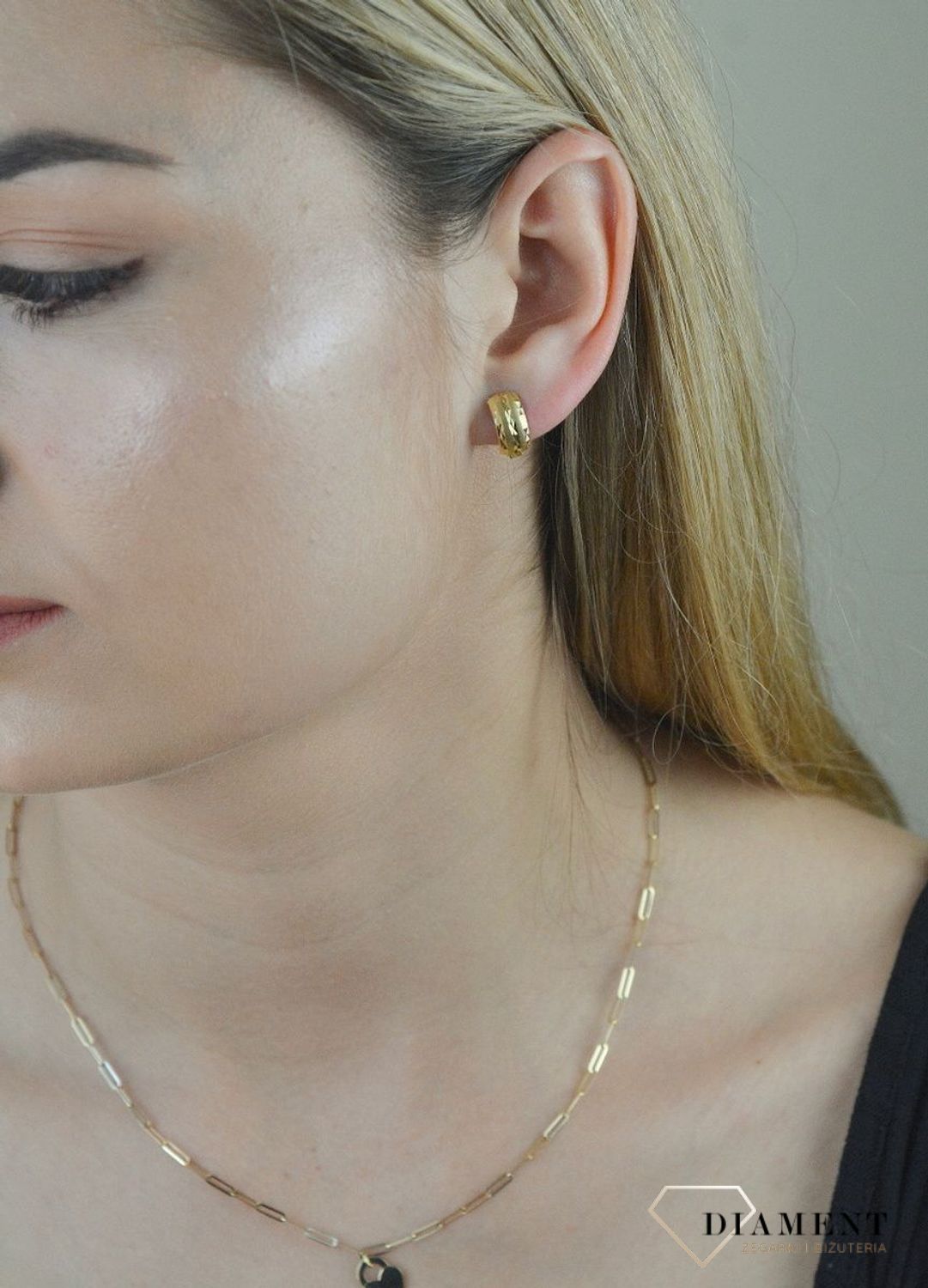 Złote kolczyki grawerowane blaszki pr 585 KL 2786D. Złote kolczyki blaszki. Złote kolczyki damskie. Złote kolczyki grawerowane. Złote kolczyki blaszki da.jpg